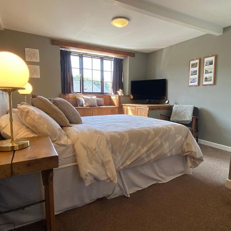 Bed and Breakfast Tom'S Of Tregaron Exterior foto