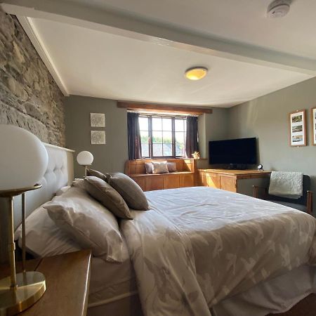 Bed and Breakfast Tom'S Of Tregaron Exterior foto