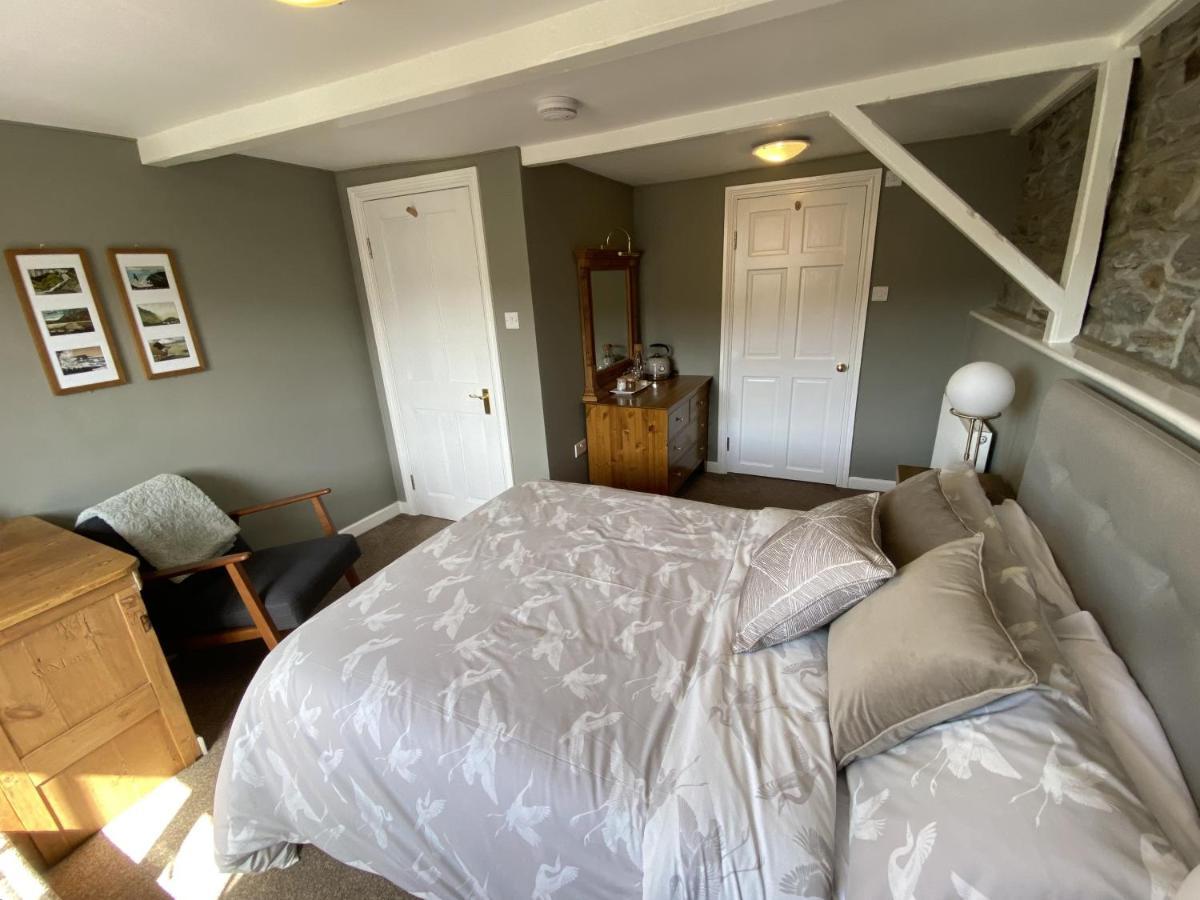 Bed and Breakfast Tom'S Of Tregaron Exterior foto