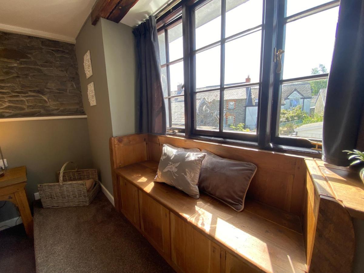 Bed and Breakfast Tom'S Of Tregaron Exterior foto